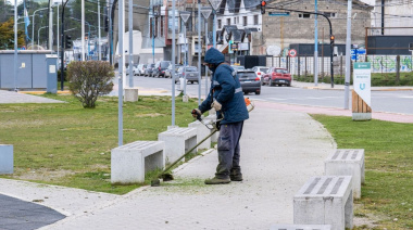 Avanzan las tareas de mantenimiento en espacios verdes de la ciudad