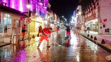 Tareas de limpieza y lavado en las principales arterias de Ushuaia