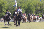 Se acompañó la jineteada por el Día de la Madre organizada por la agrupación “Gauchos Fueguinos”