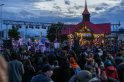 Ushuaia celebró el “Día Más Largo” con una multitudinaria jornada cultural en el Paseo de las Rosas