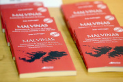 Presentación del libro "Malvinas, testimonios de Veteranos de Guerra, política exterior argentina y viaje a las islas" en Casa Beban