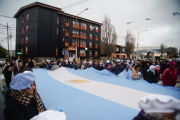Una multitud de personas participó de las jornadas patrióticas realizadas en Río Grande y Tolhuin