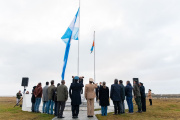 Ceremonia de izamientos simultáneos en las tres ciudades y bases antárticas