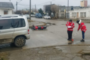 Un motociclista fue hospitalizado tras colisionar con un utilitario