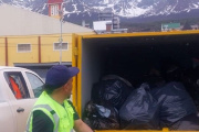 Tareas de limpieza posterior al desfile del 142° Aniversario de Ushuaia