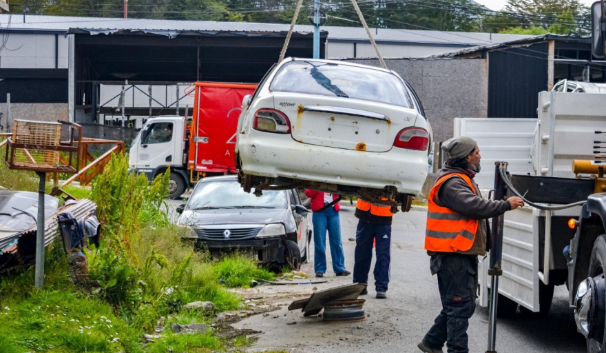 Se sustentable continúa con el retiro de chatarra abandonada en la vía pública