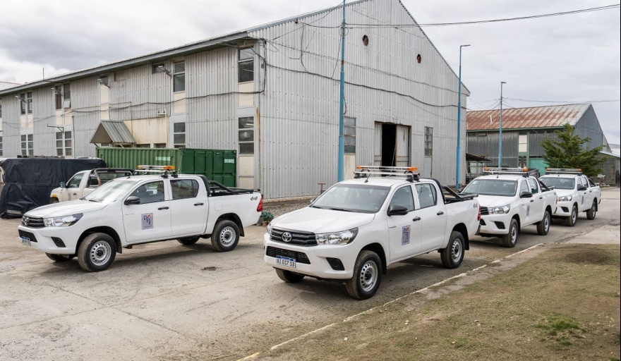 Se incorporó cuatro nuevas camionetas para la Dirección Provincial de Energía