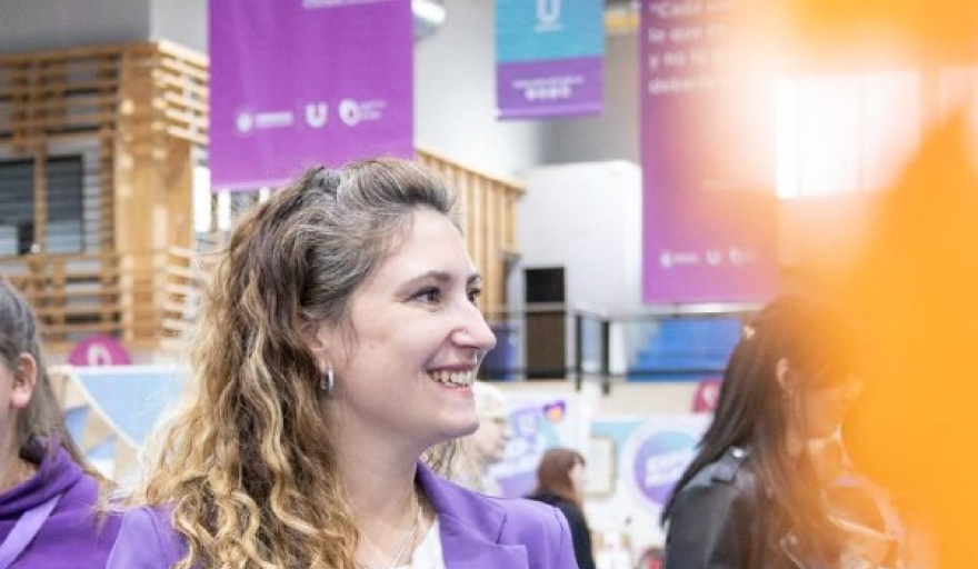 Se invita a la Expo Emprendiendo y destaca el trabajo de contención social en un contexto complejo